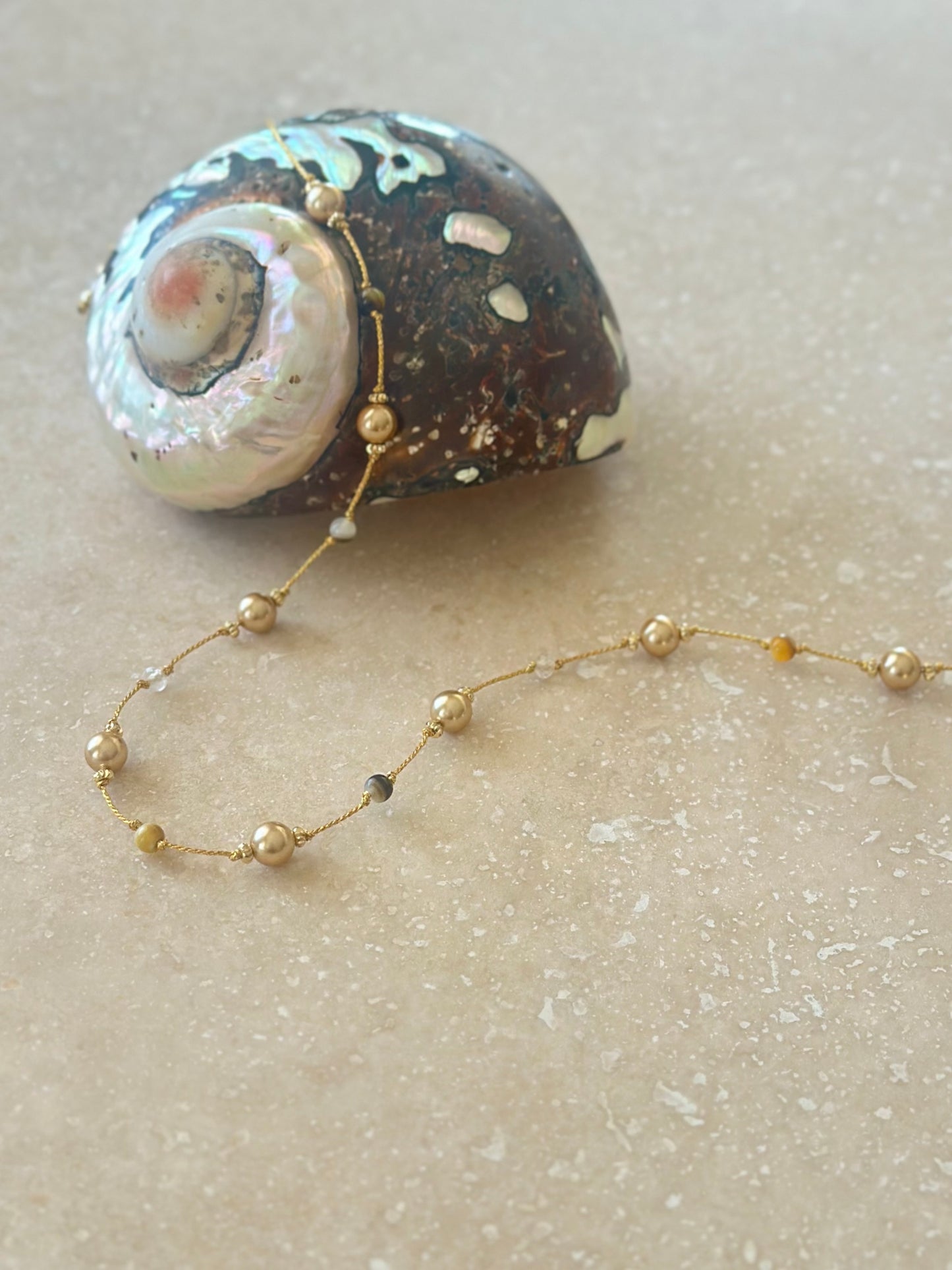 Collier perles Shell du pacifique dorée