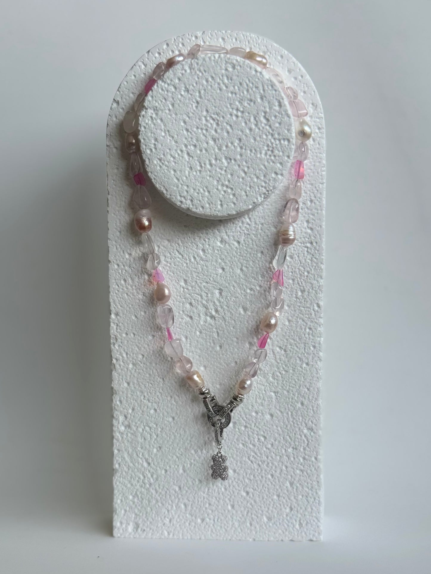 Collier Opale Éthiopienne, Quartz Rose & Perle d’eau douce — L’amour en lumière