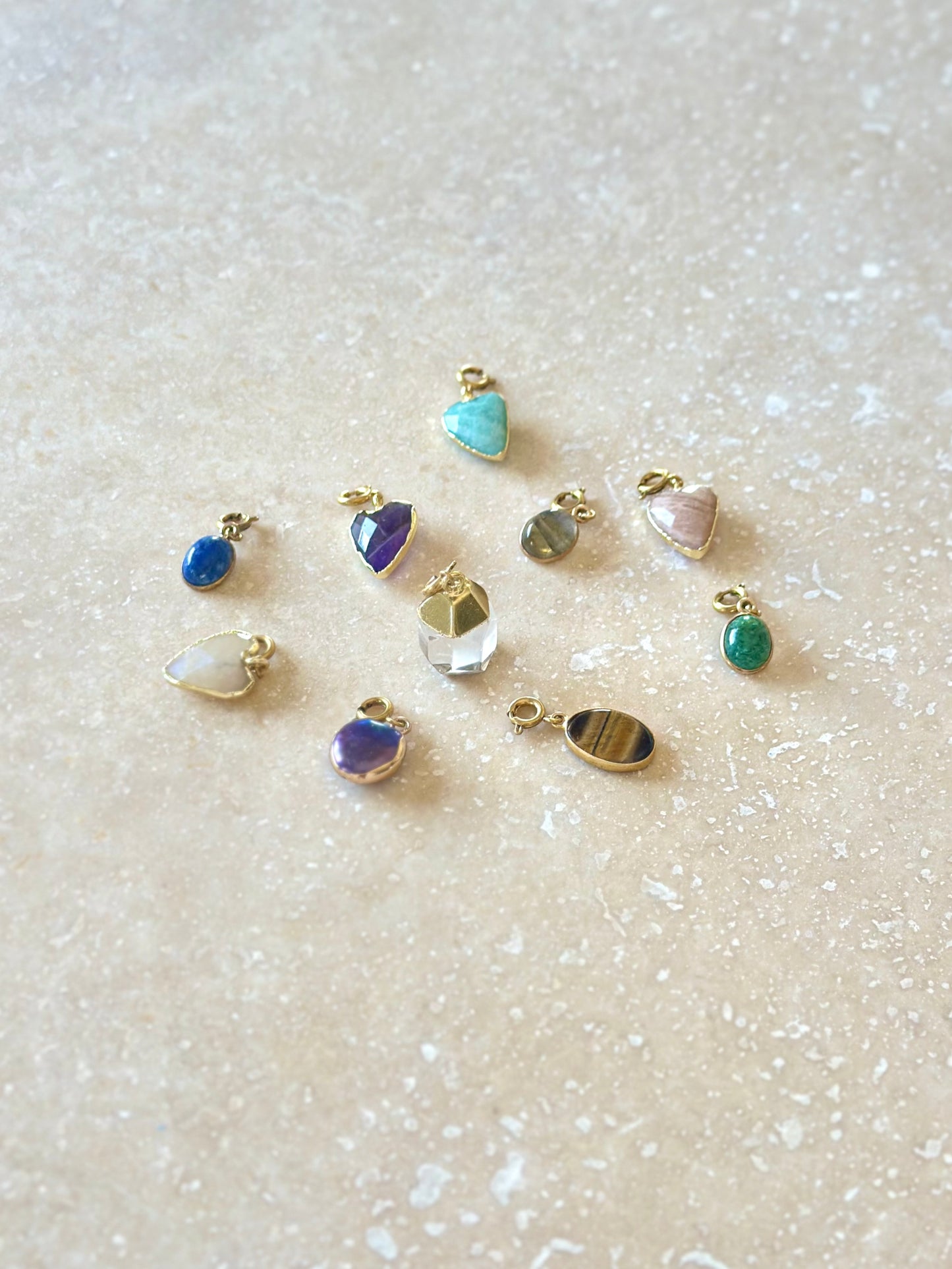 Pendentifs nacre et pierres naturelles