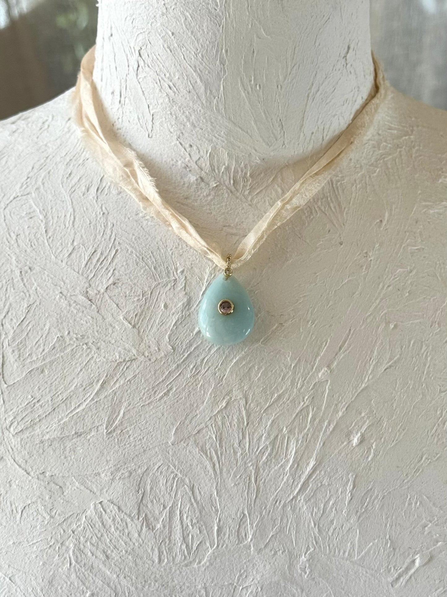 Collier Amazonite sur ruban de soie — La Voix de la Vérité