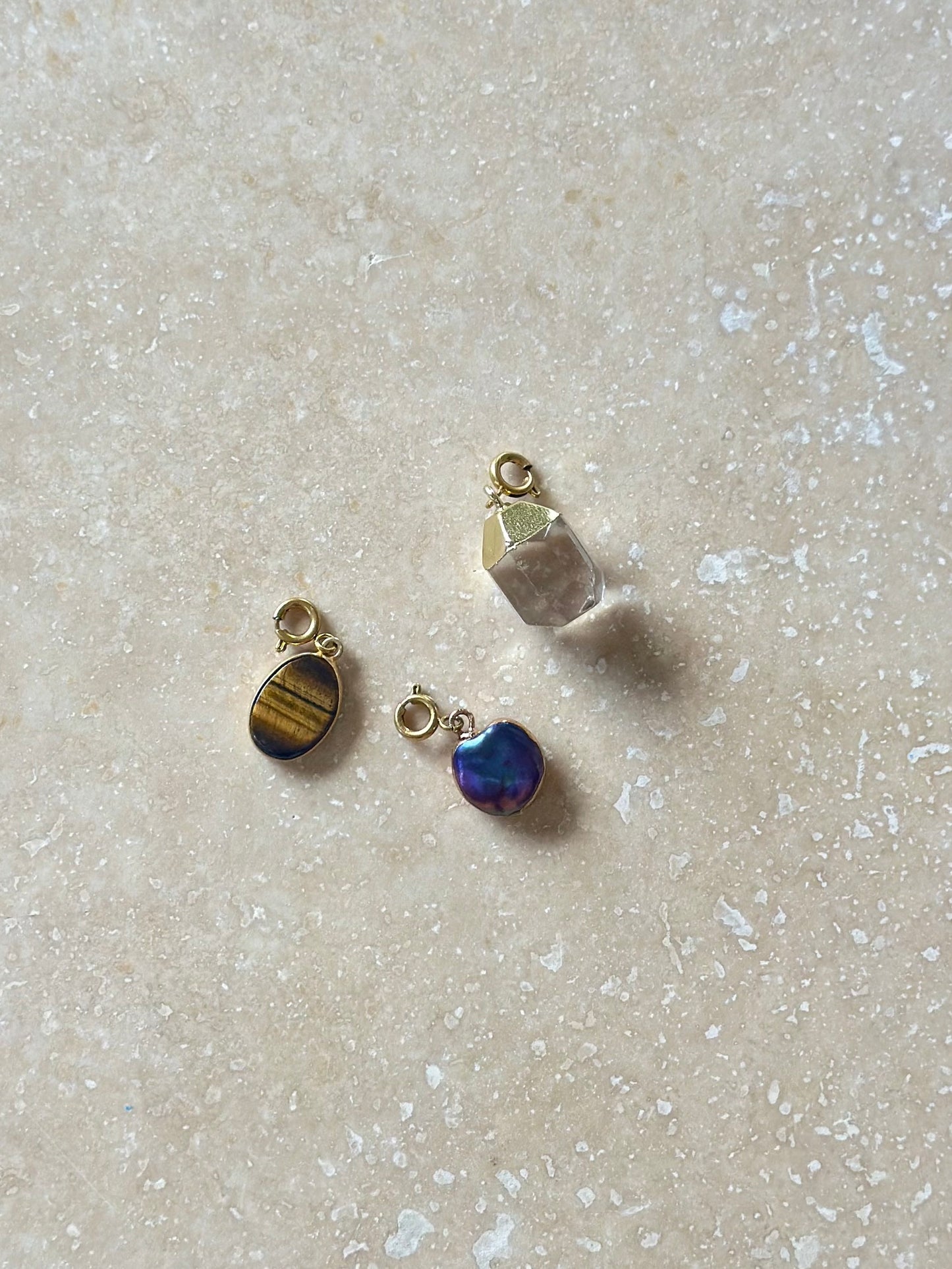 Pendentifs nacre et pierres naturelles