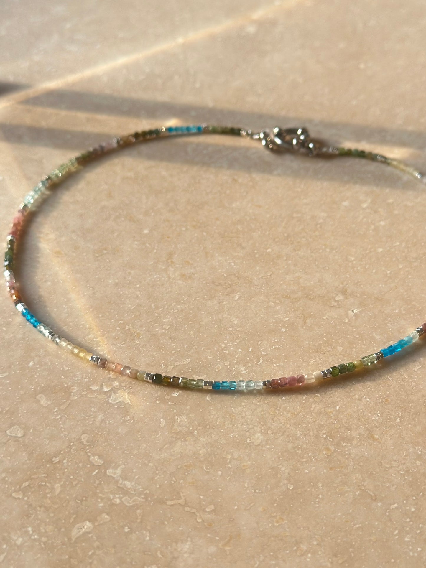 Tourmaline et Apatite – Équilibre énergétique, clarté et intuition