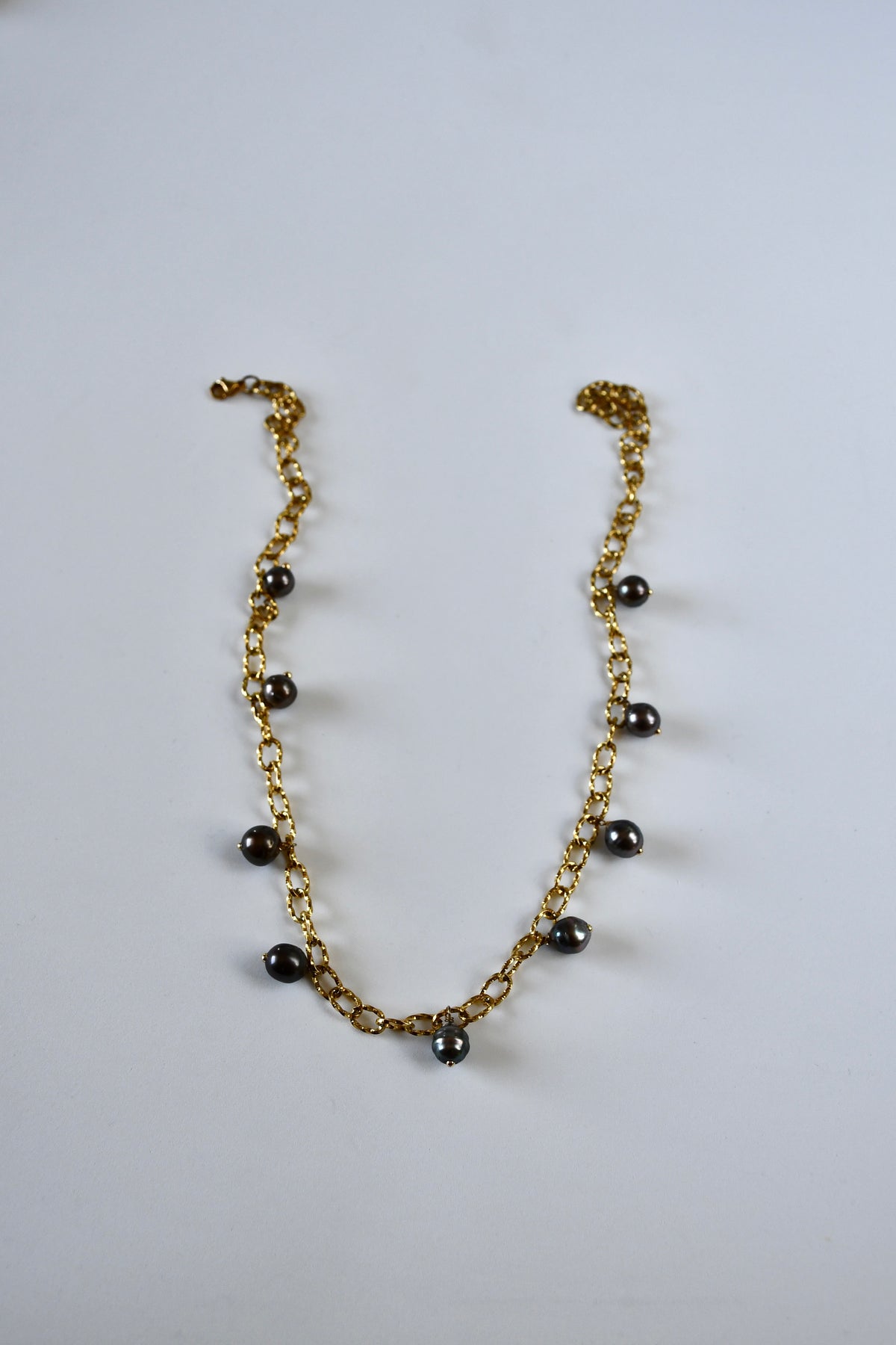 Collier 9 Perles de Tahiti en breloque sur chaîne dorée