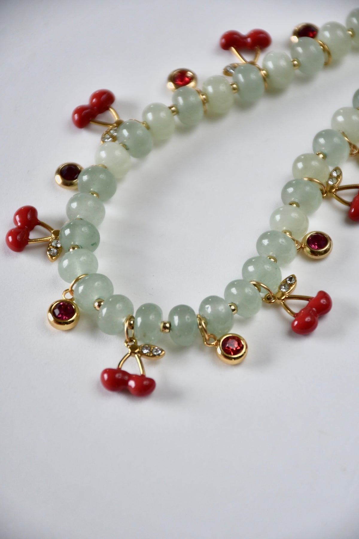 Collier Charms Jade & breloques cerises