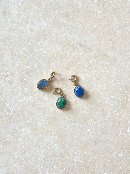 Pendentifs ovales en pierres naturelles