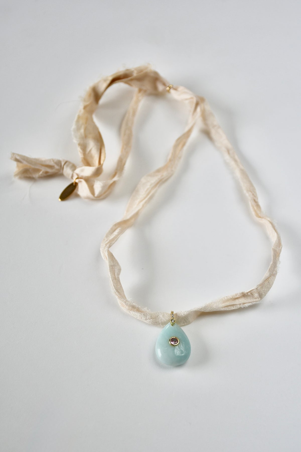 Collier Amazonite sur ruban de soie — La Voix de la Vérité