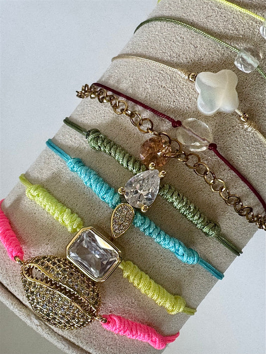 Bracelets colorés ajustables