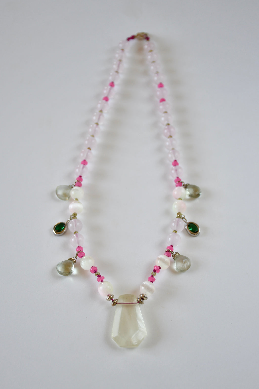 Collier Quartz Rose, Sélénite, Jade & Améthyste — Douceur, Harmonie & Sérénité