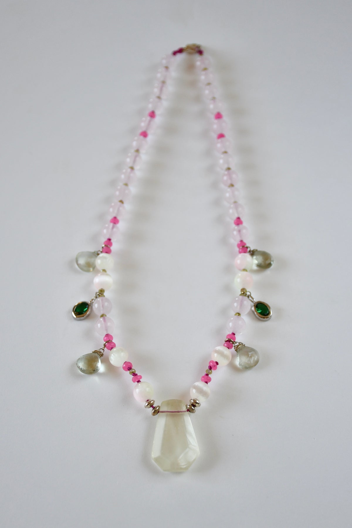 Collier Quartz Rose, Sélénite, Jade & Améthyste — Douceur, Harmonie & Sérénité
