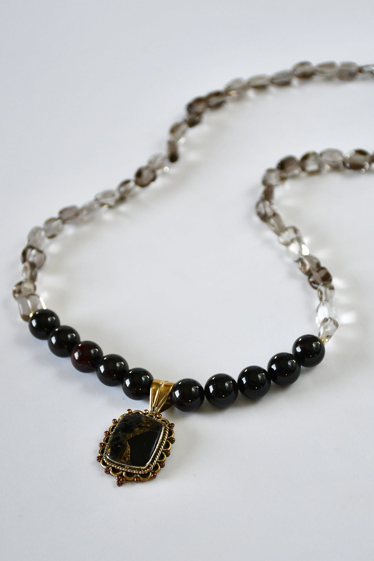 Collier Turquoise noire, Quartz fumé & Grenat