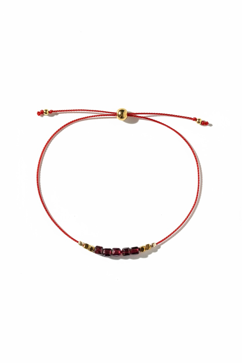 Divers bracelets sur fil de soie
