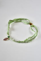 Collier Fluorite sur ruban de soie — L’arc-en-ciel minéral