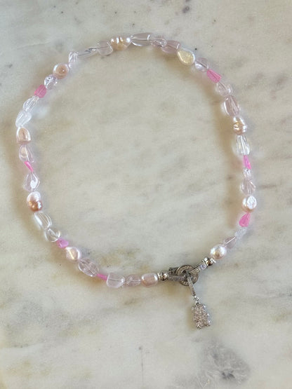 Collier Opale Éthiopienne, Quartz Rose & Perle d’eau douce — L’amour en lumière