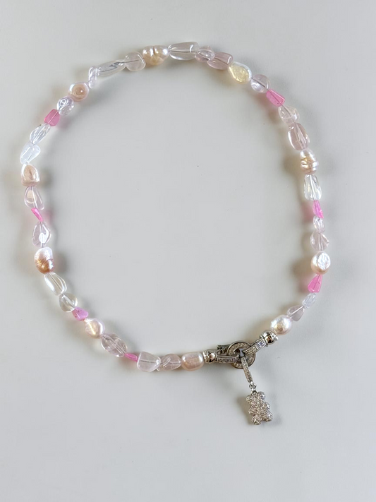 Collier Opale Éthiopienne, Quartz Rose & Perle d’eau douce — L’amour en lumière