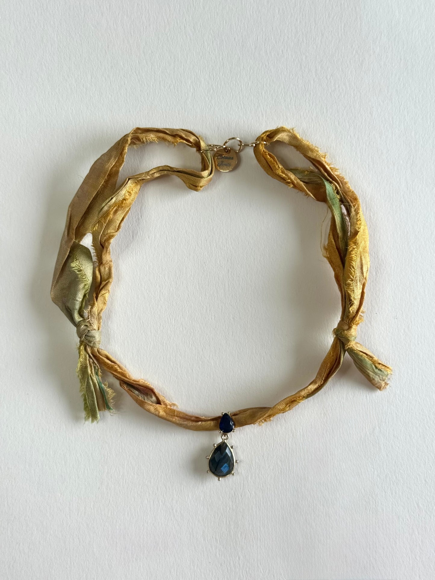 Collier Labradorite sur ruban de soie — Le bouclier des mages