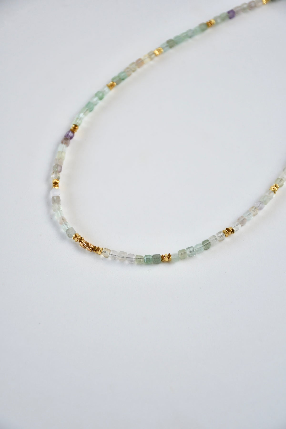 Collier fin Fluorite — La pierre des sages et des initiés