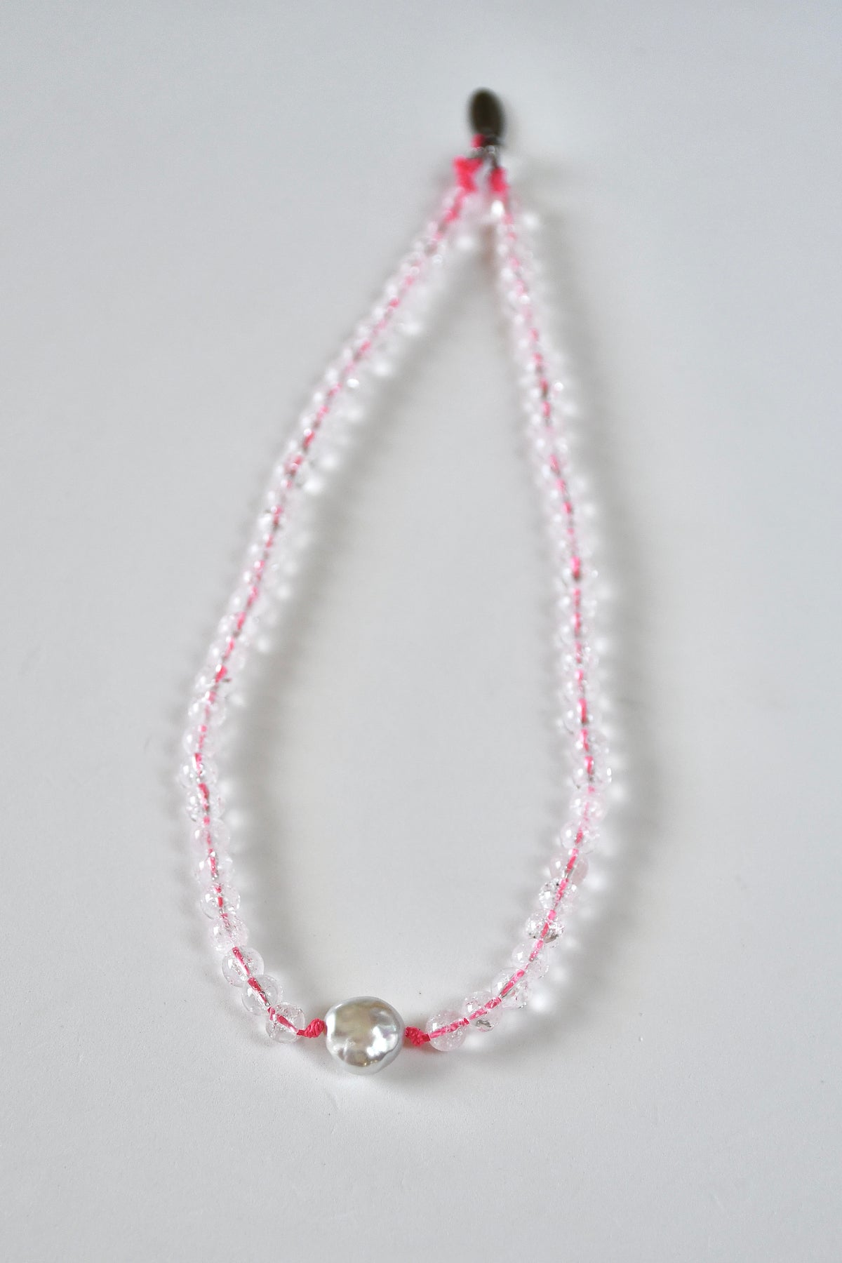 Collier Cristal de roche & Perle sur Nylon rose