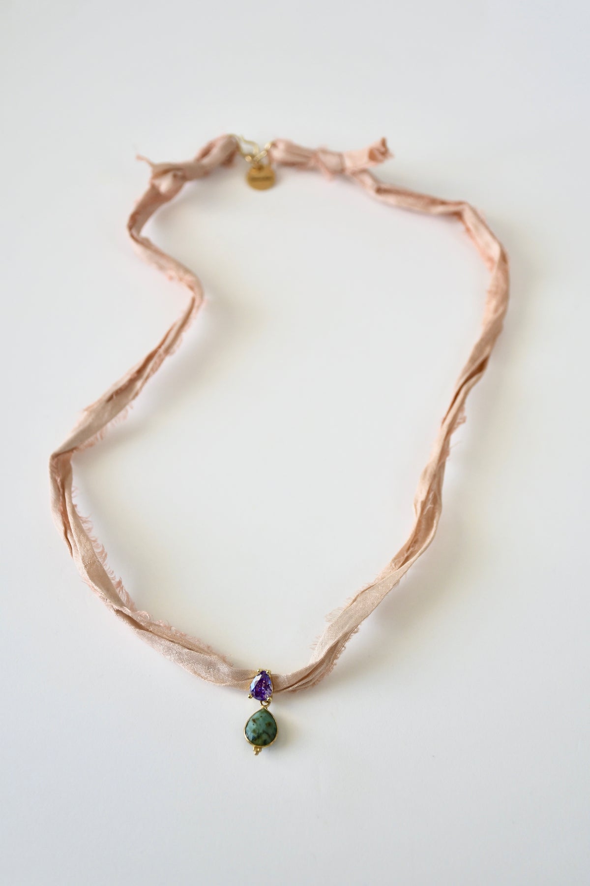 Collier Turquoise africaine sur ruban de soie — Le Bouclier de Vérité
