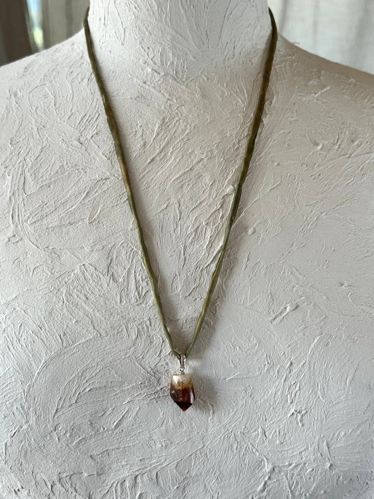 Collier Citrine sur soie — La Lumière Solaire
