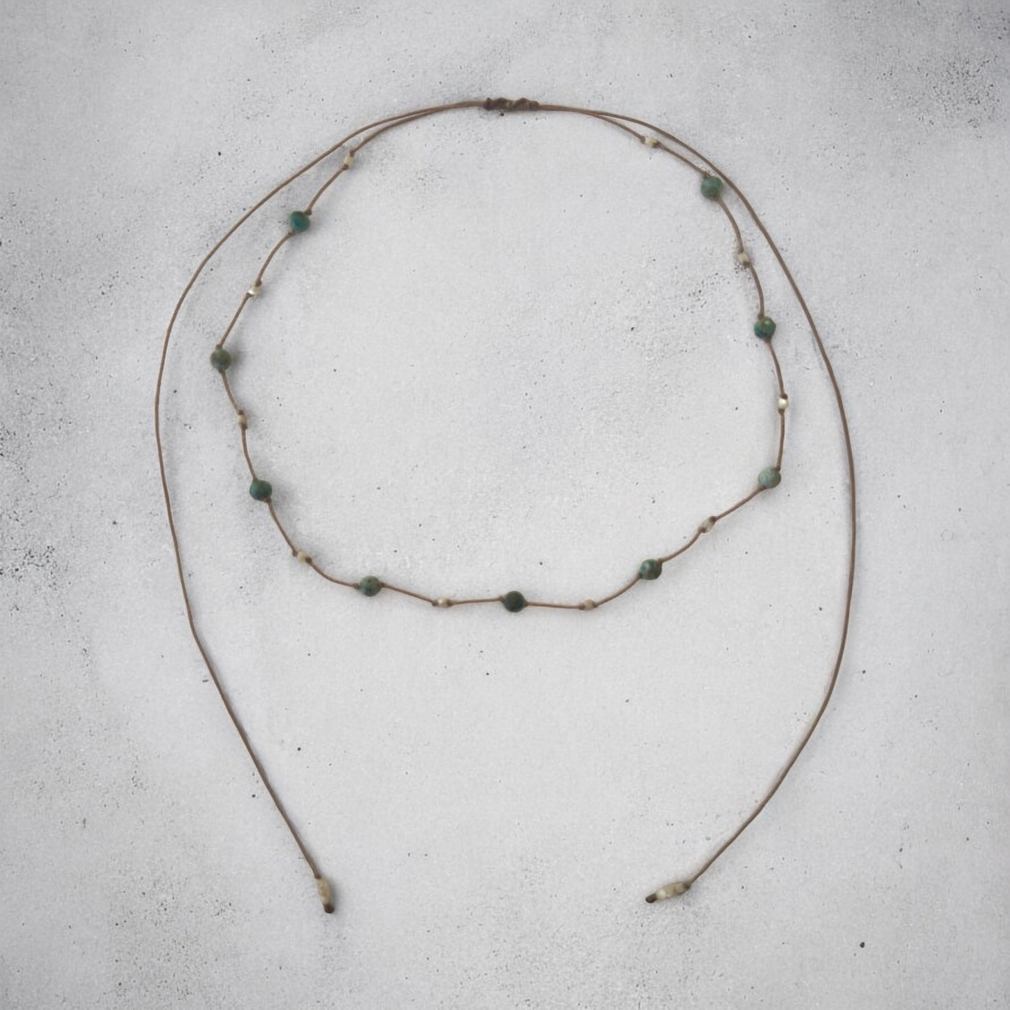 Collier ajustable turquoise et nacre