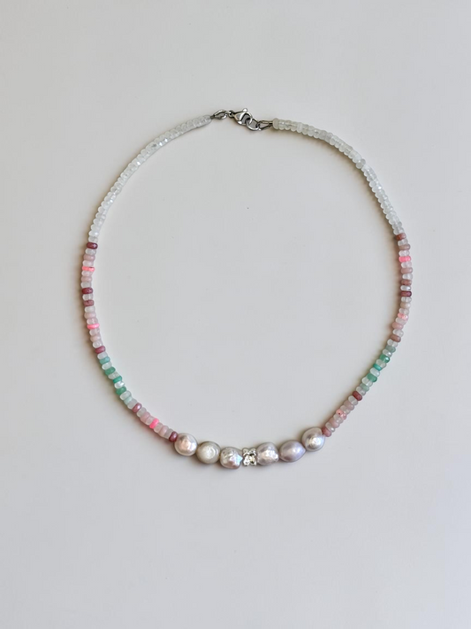 Collier Opale, Chrysoprase, Rhodonite, Amazonite, Perles d’eau douce & Cristal de roche — Le jardin intérieur en pleine floraison