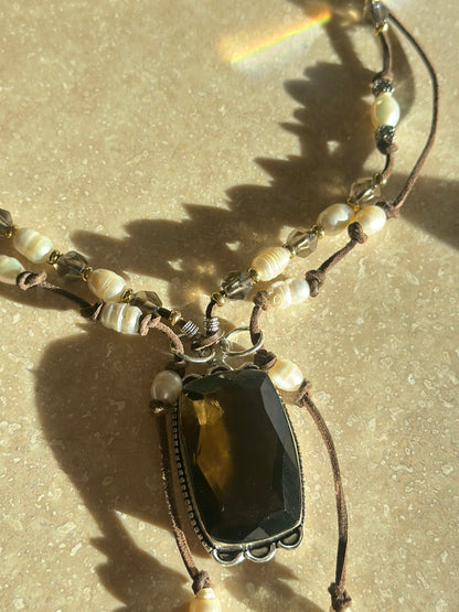 Collier Quartz fumé & perles d’eau douce sur cuir australien