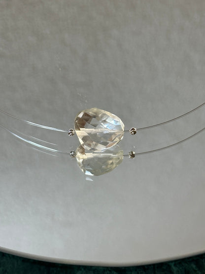 Divers colliers pierres semi précieuse sur fil cristal