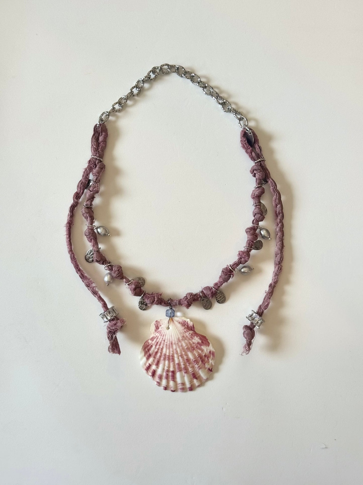 Collier perles & coquillage sur soie