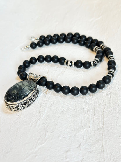 Collier Kambaba & Agate — Stabilité ancestrale et Force structurée