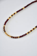 Collier fin Grenat et Hématite – Vitalité et Ancrage