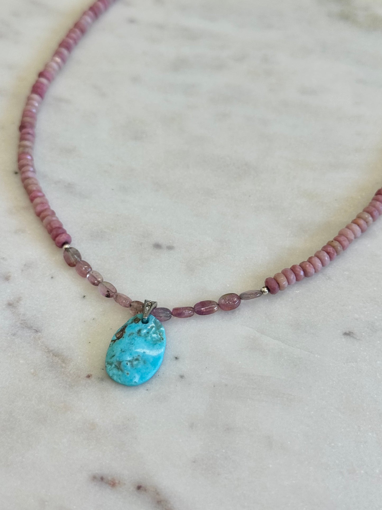 Collier Turquoise, Tourmaline& Rhodonite — La guérison dans toute sa splendeur