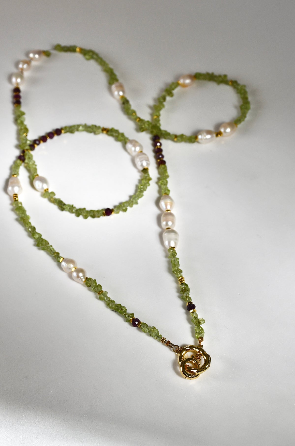Collier long à double tours Péridot & Perles d’eau douce