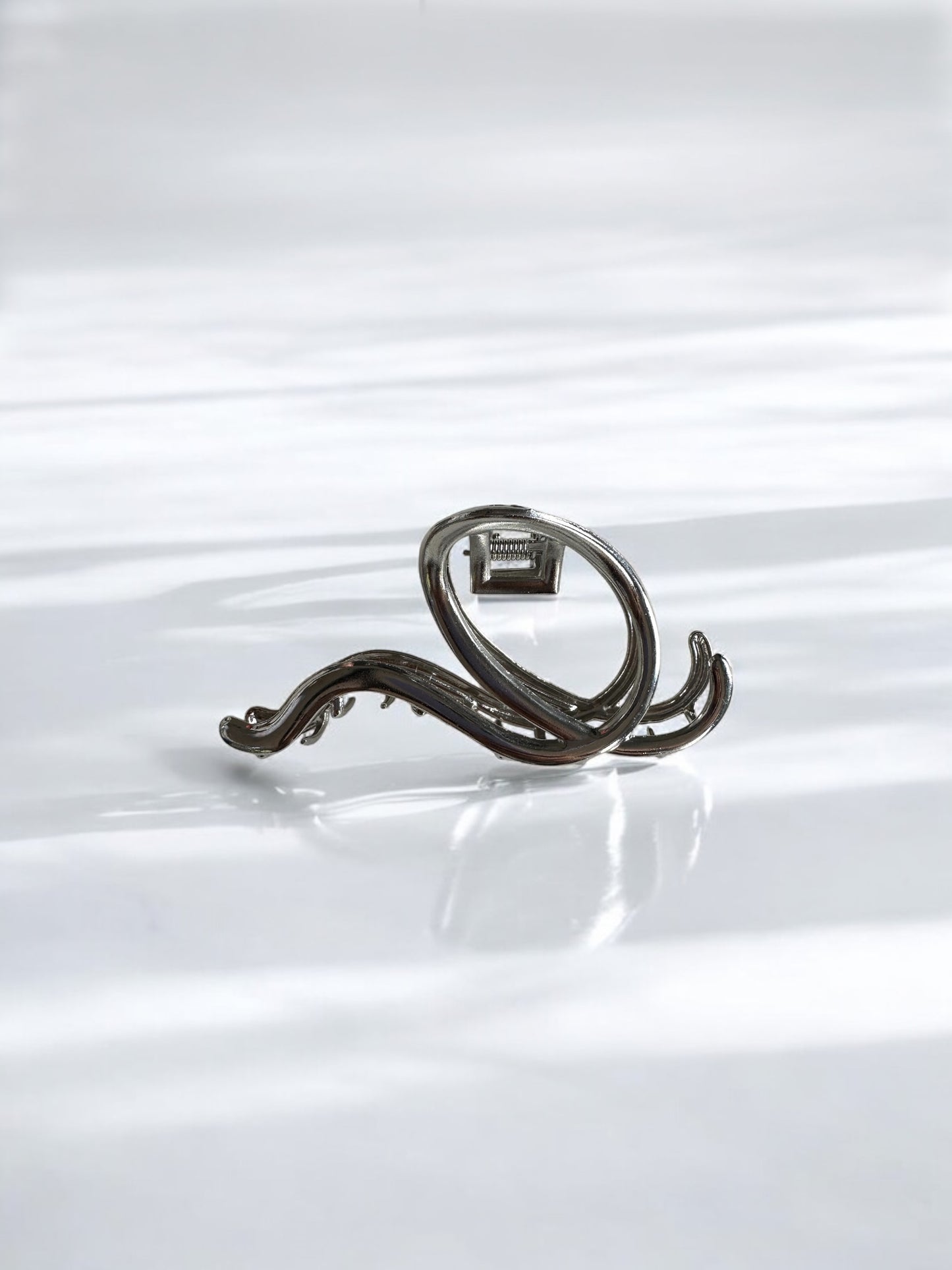 Pince à cheveux argentée