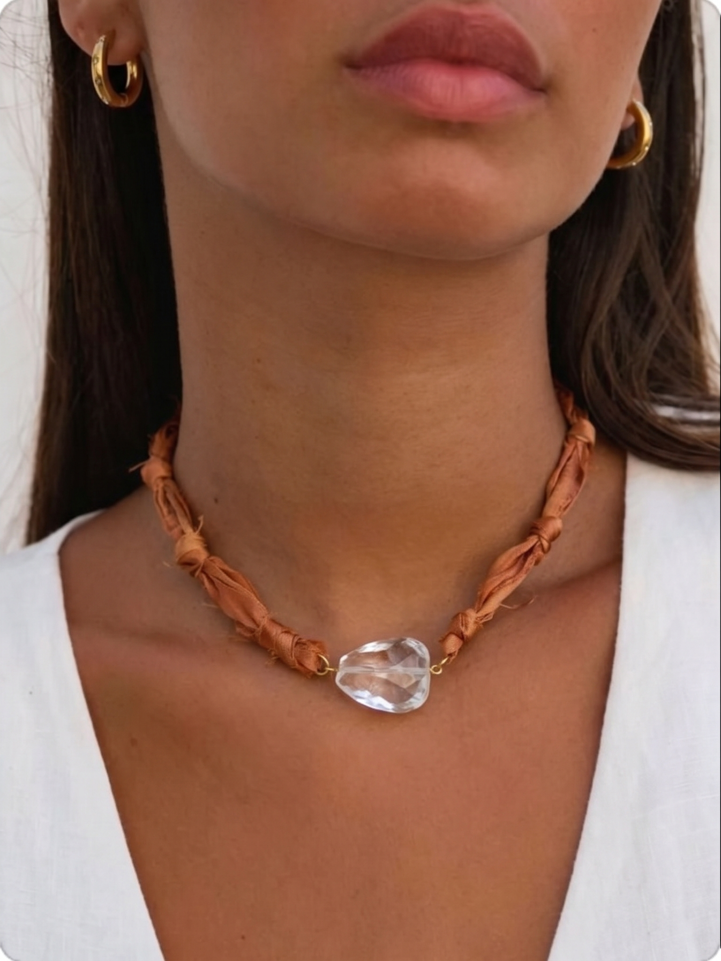 Collier Cristal de roche sur ruban de soie — Le Maître Silencieux