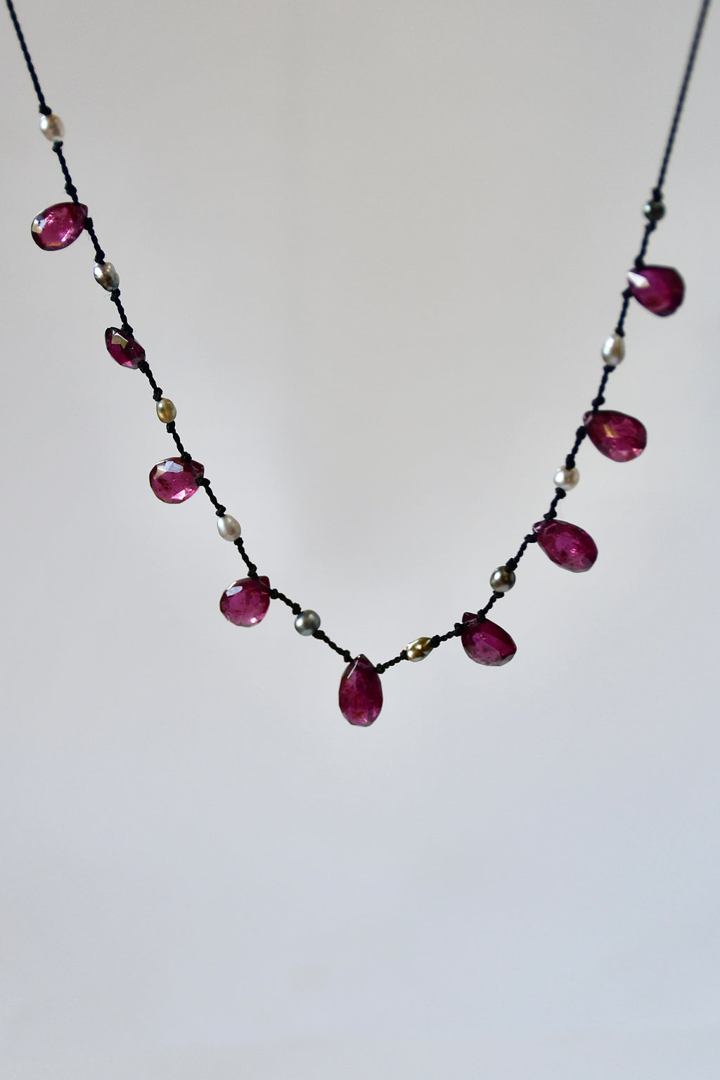 Collier Keishi & Grenat sur soie