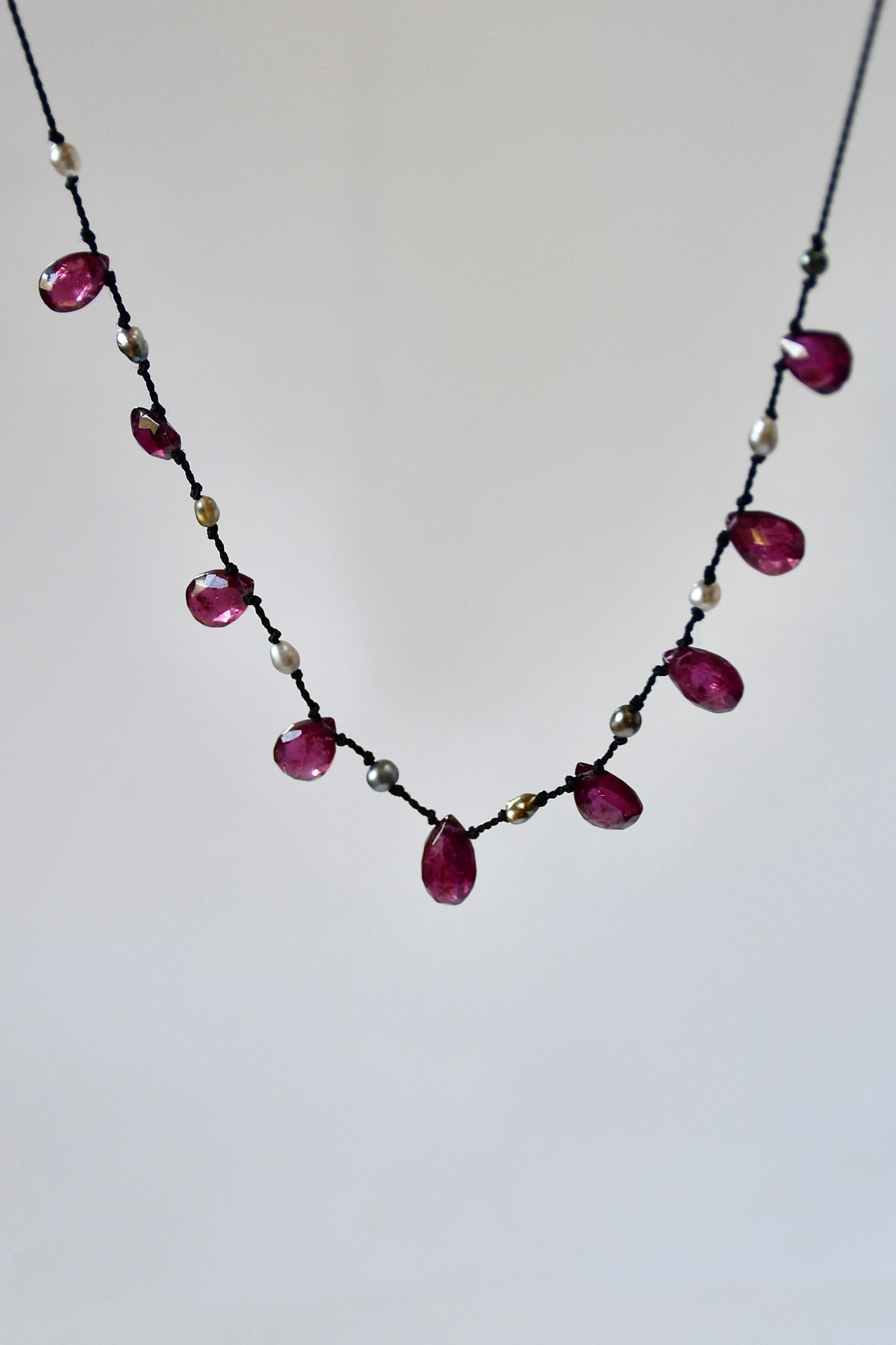 Collier Keishi & Grenat sur soie