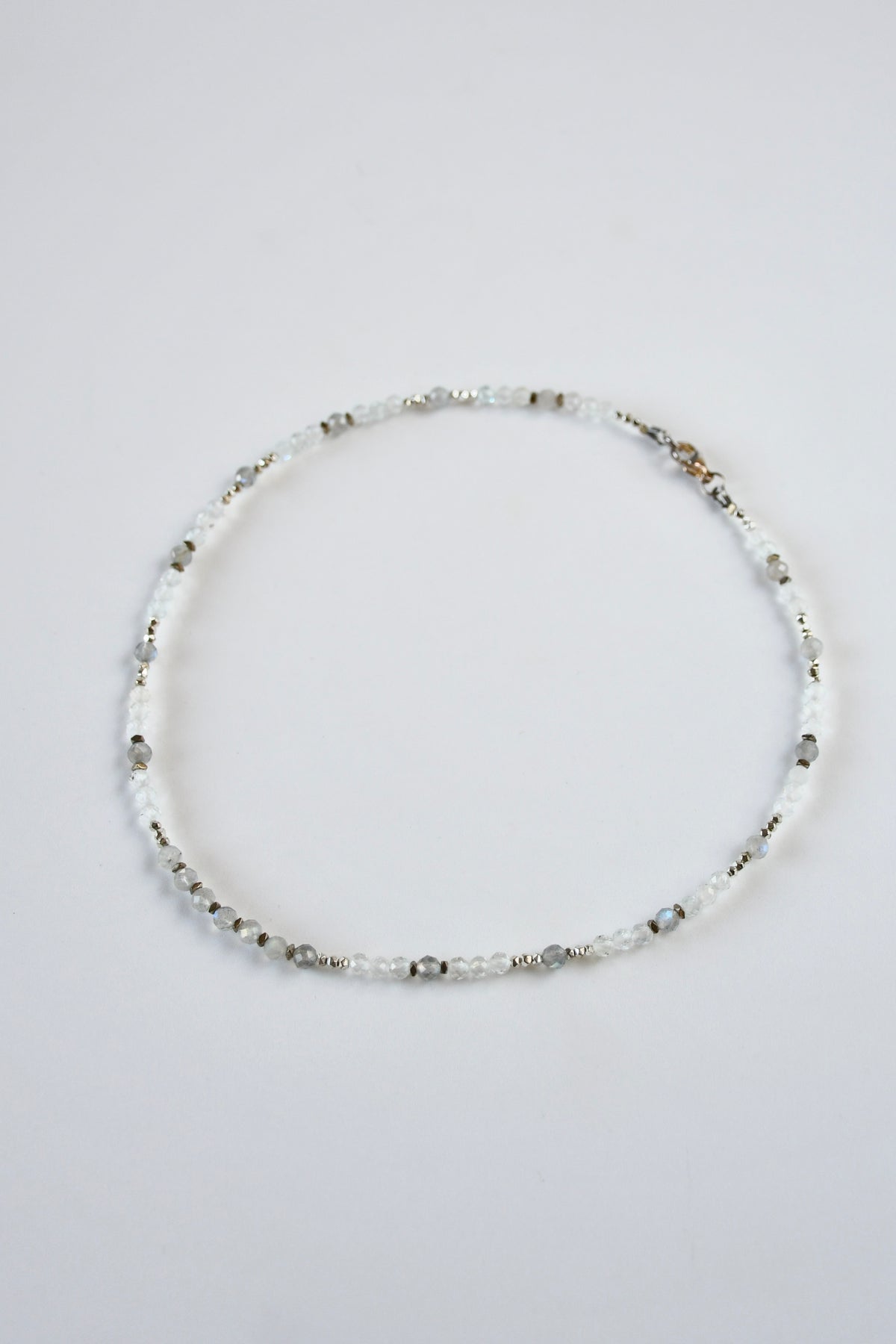 Collier fin Topaze & Labradorite — Clarté, Protection, Stabilité