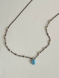 Larimar- & Süßwasser-Keishi-Halskette auf Seide