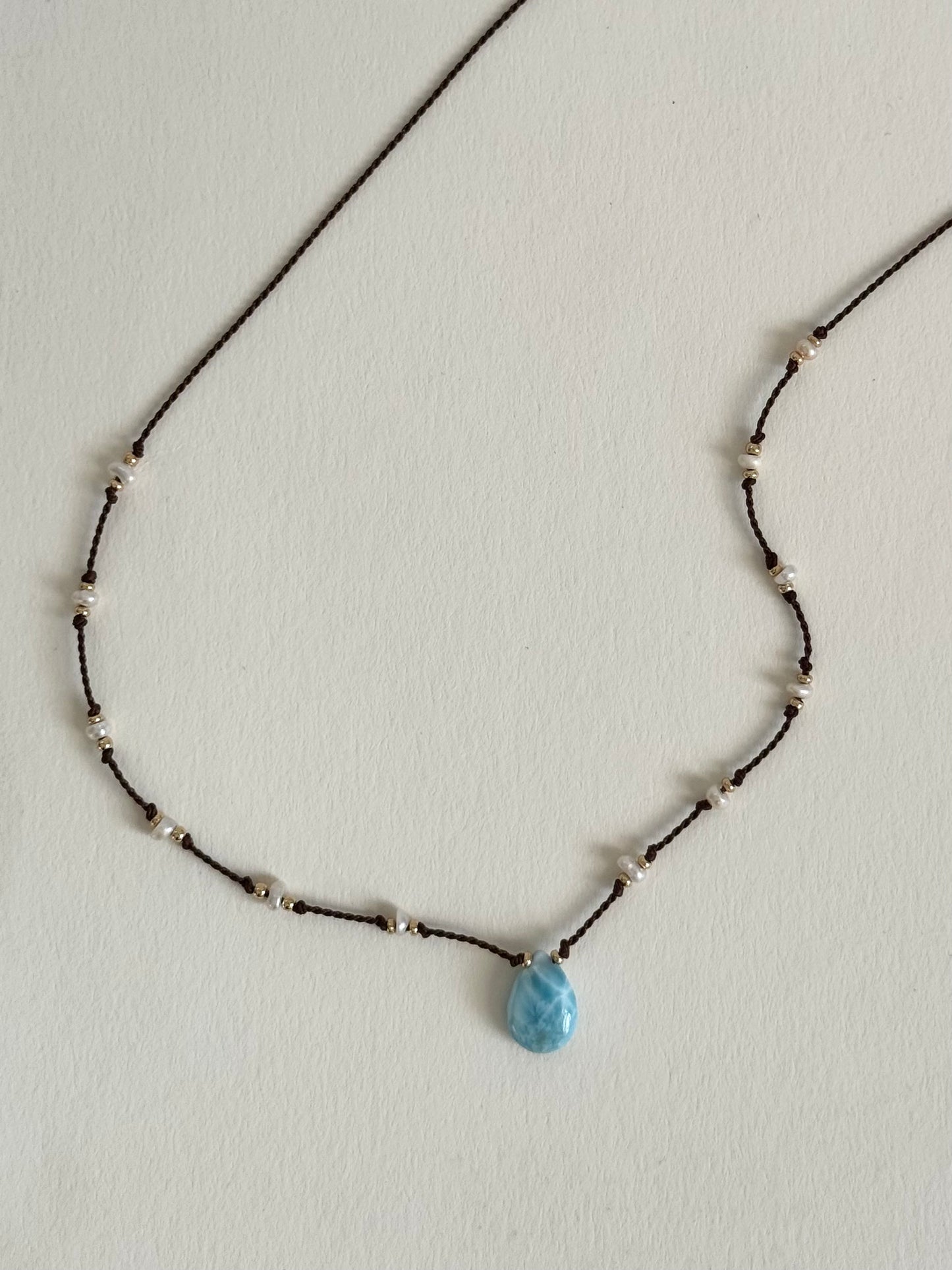 Collier Larimar & Keishi d’eau douce sur soie