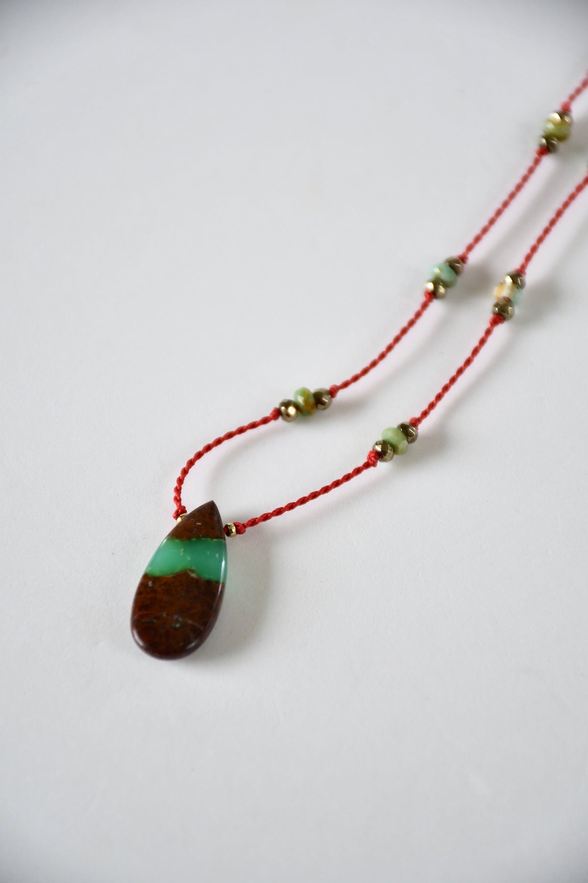 Collier Chrysoprase & Amazonite sur soie