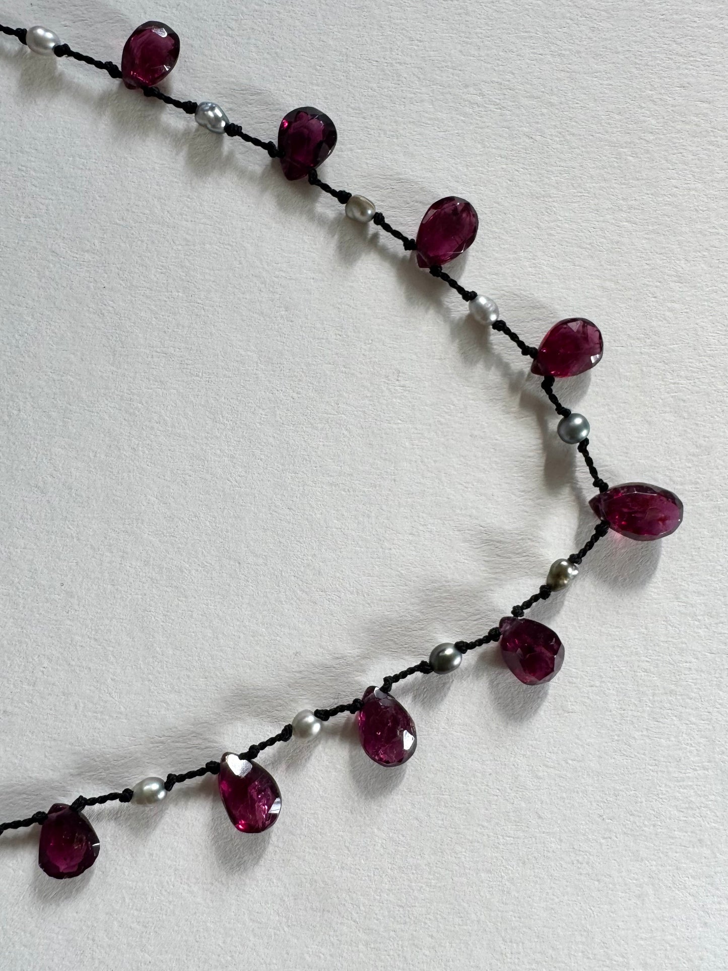 Collier Keishi & Grenat sur soie