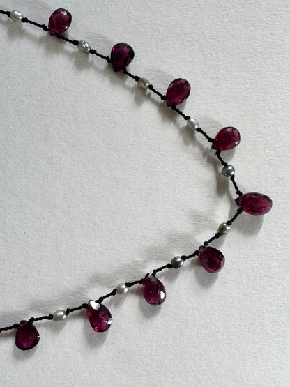 Collier Keishi & Grenat sur soie