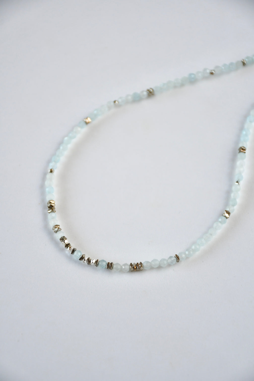 Colliers fins de pierres naturelles, Turquoise, Obsidienne, Aigue-Marine, Howlite, Goldstone