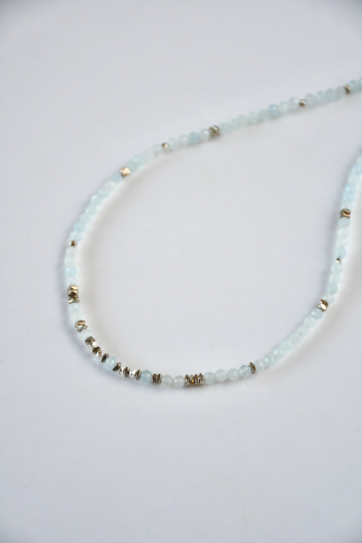 Colliers fins de pierres naturelles, Turquoise, Obsidienne, Aigue-Marine, Howlite, Goldstone