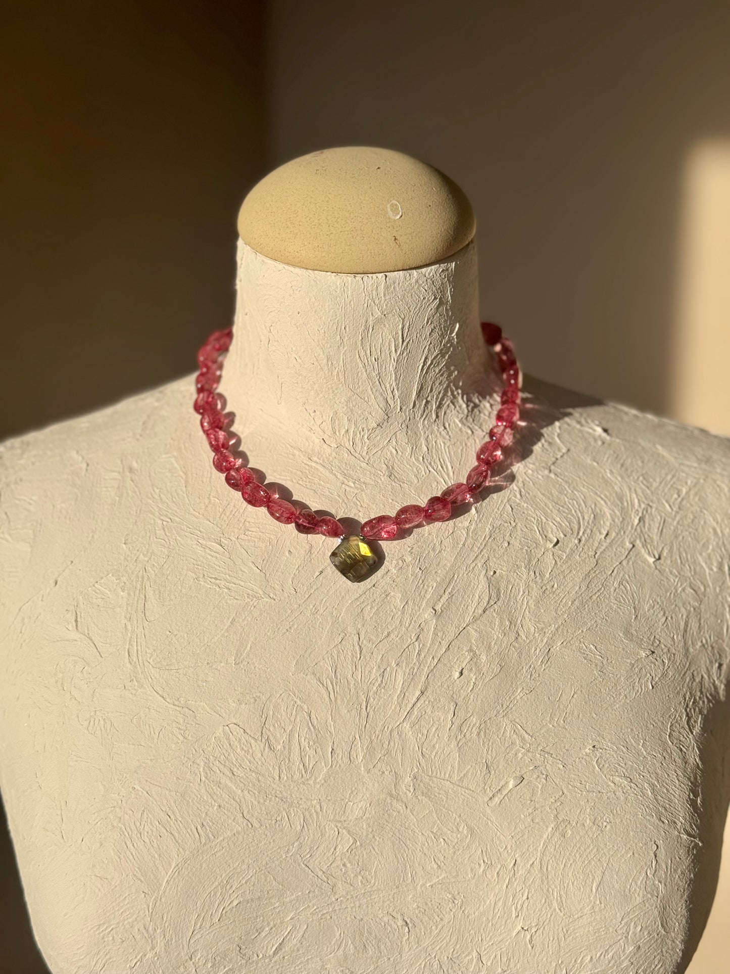 Collier Quartz craquelé & Labradorite — Lumière intérieure et protection subtile