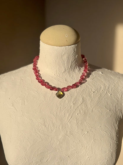 Collier Quartz craquelé & Labradorite — Lumière intérieure et protection subtile