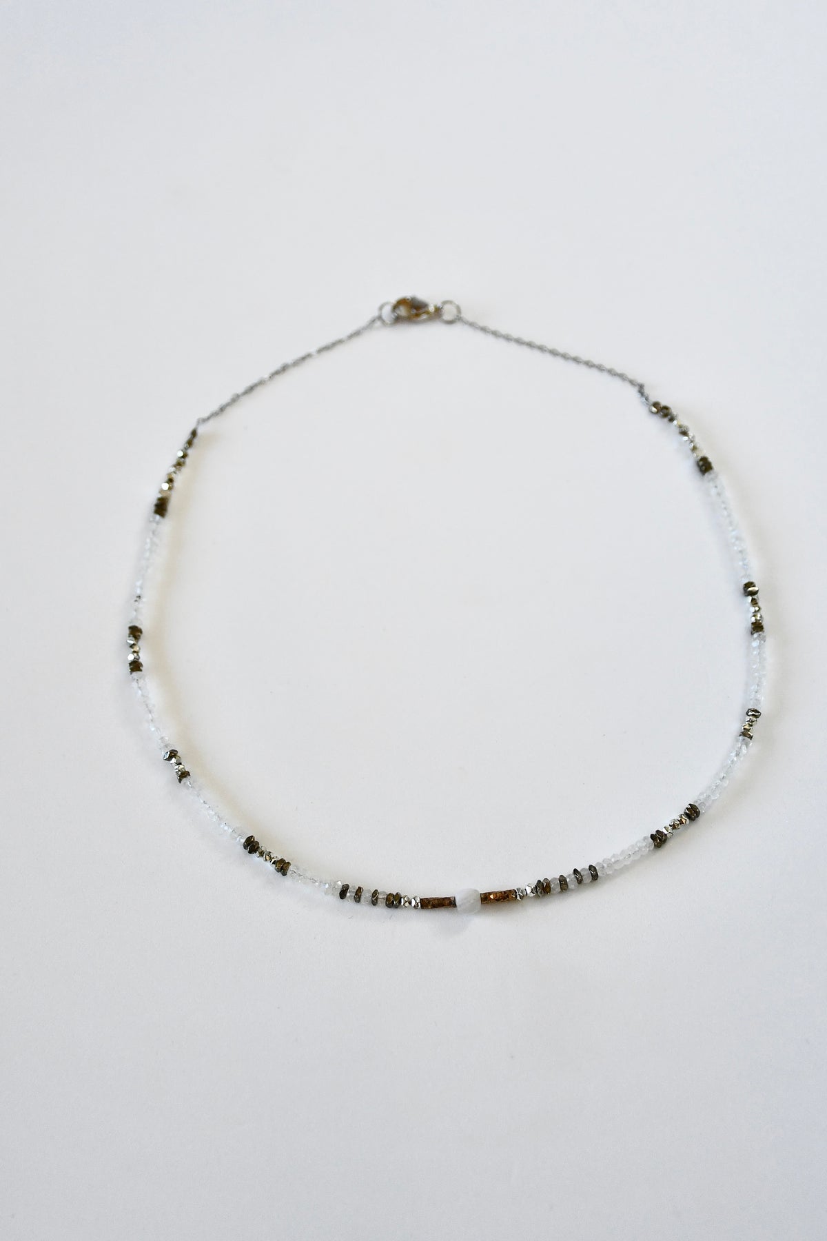 Collier Pierre de lune arc-en-ciel — Intuition, Féminin, Fluidité