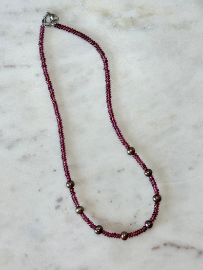 Collier Grenat Rhodolite & Perles d’eau douce — La passion silencieuse
