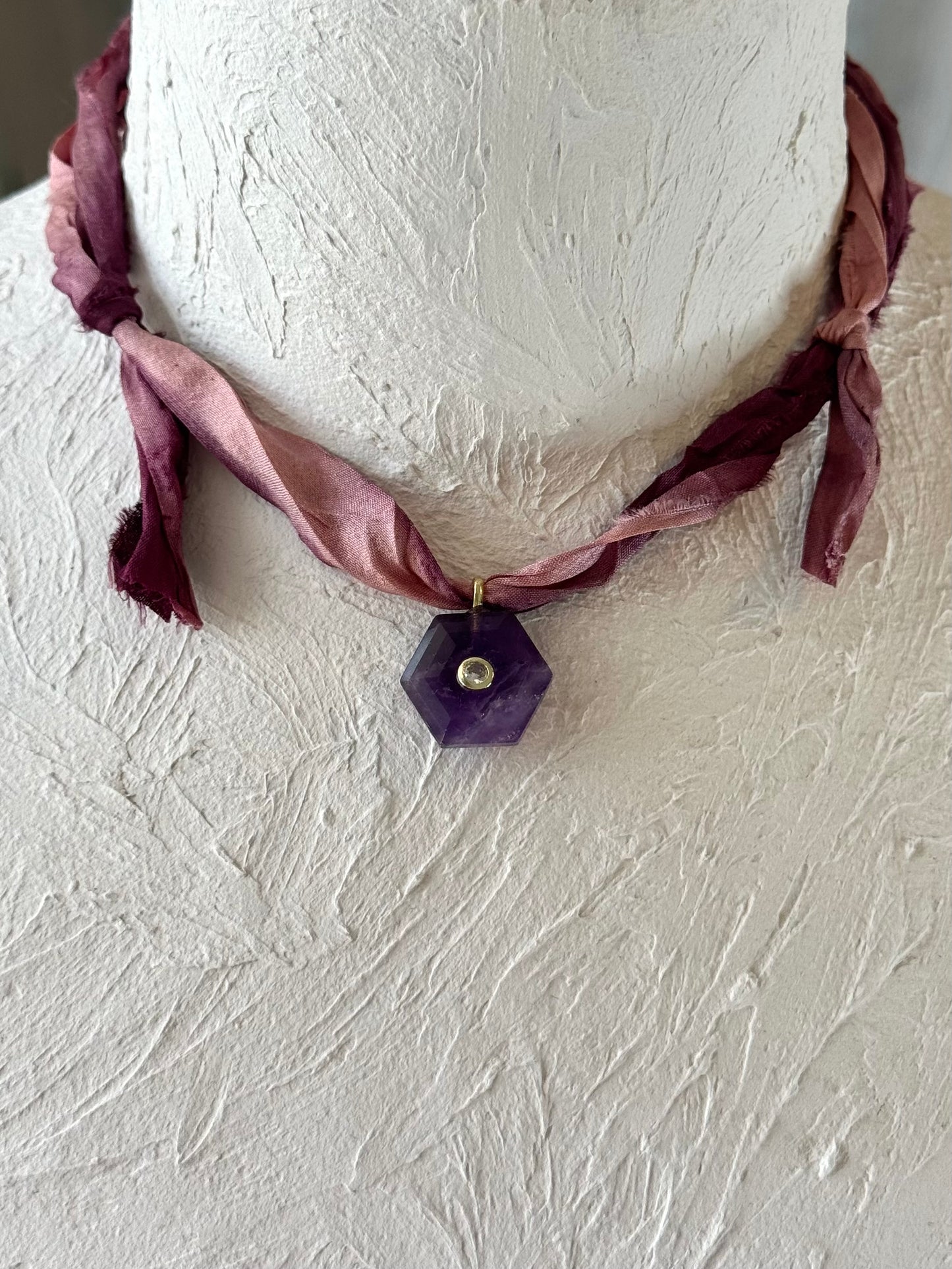 Collier Améthyste sur ruban de soie — L’Éveil Spirituel