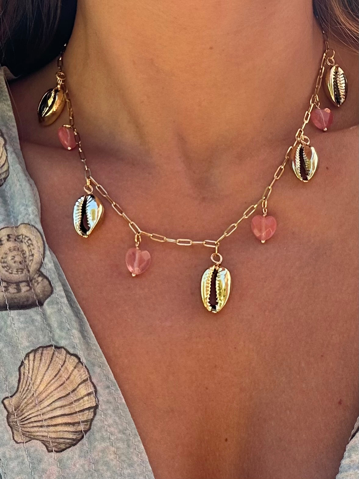 Collier Quartz et Cauri breloques